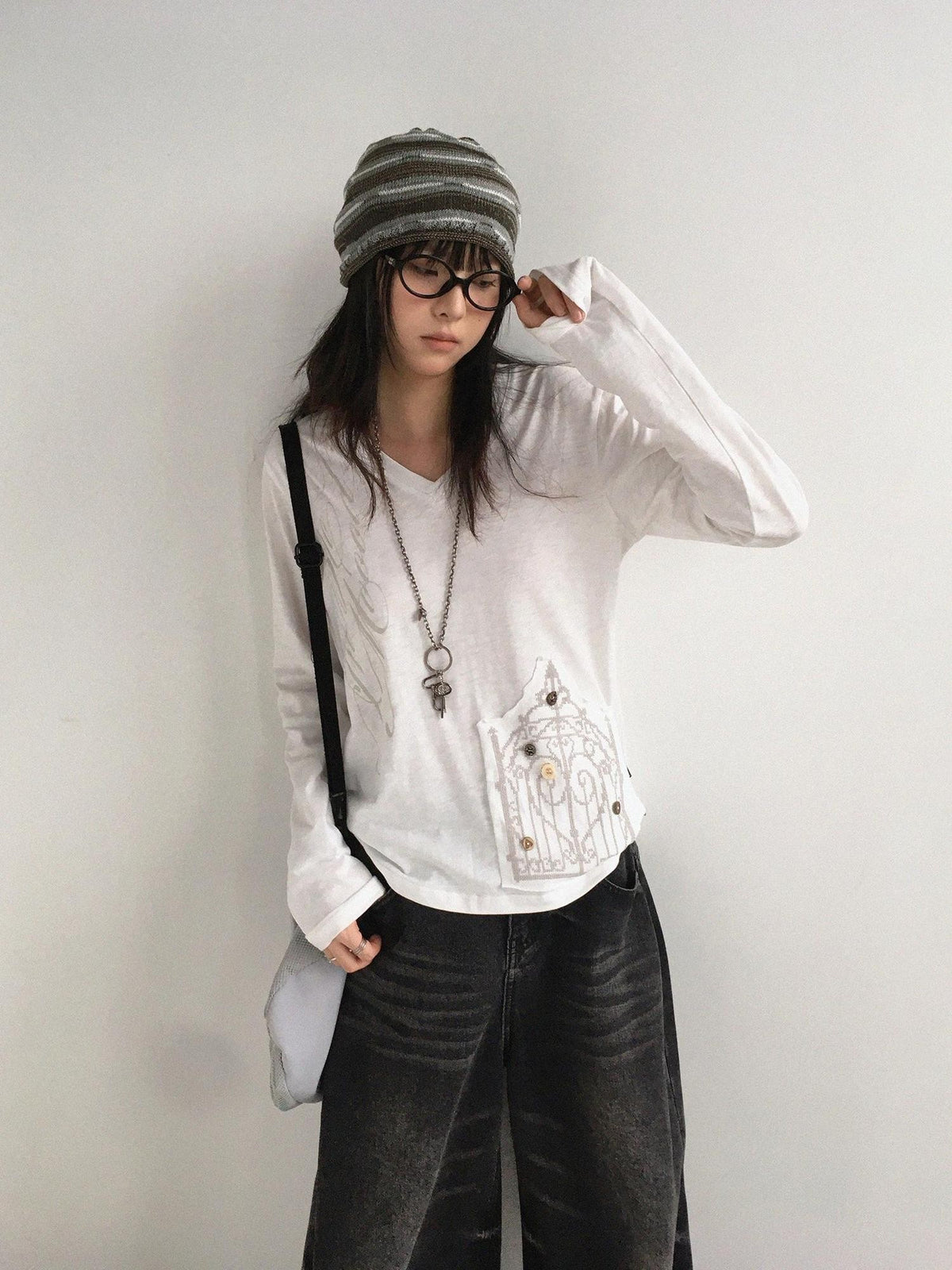 innomoood V-neck Print Cross Embroidery Women&