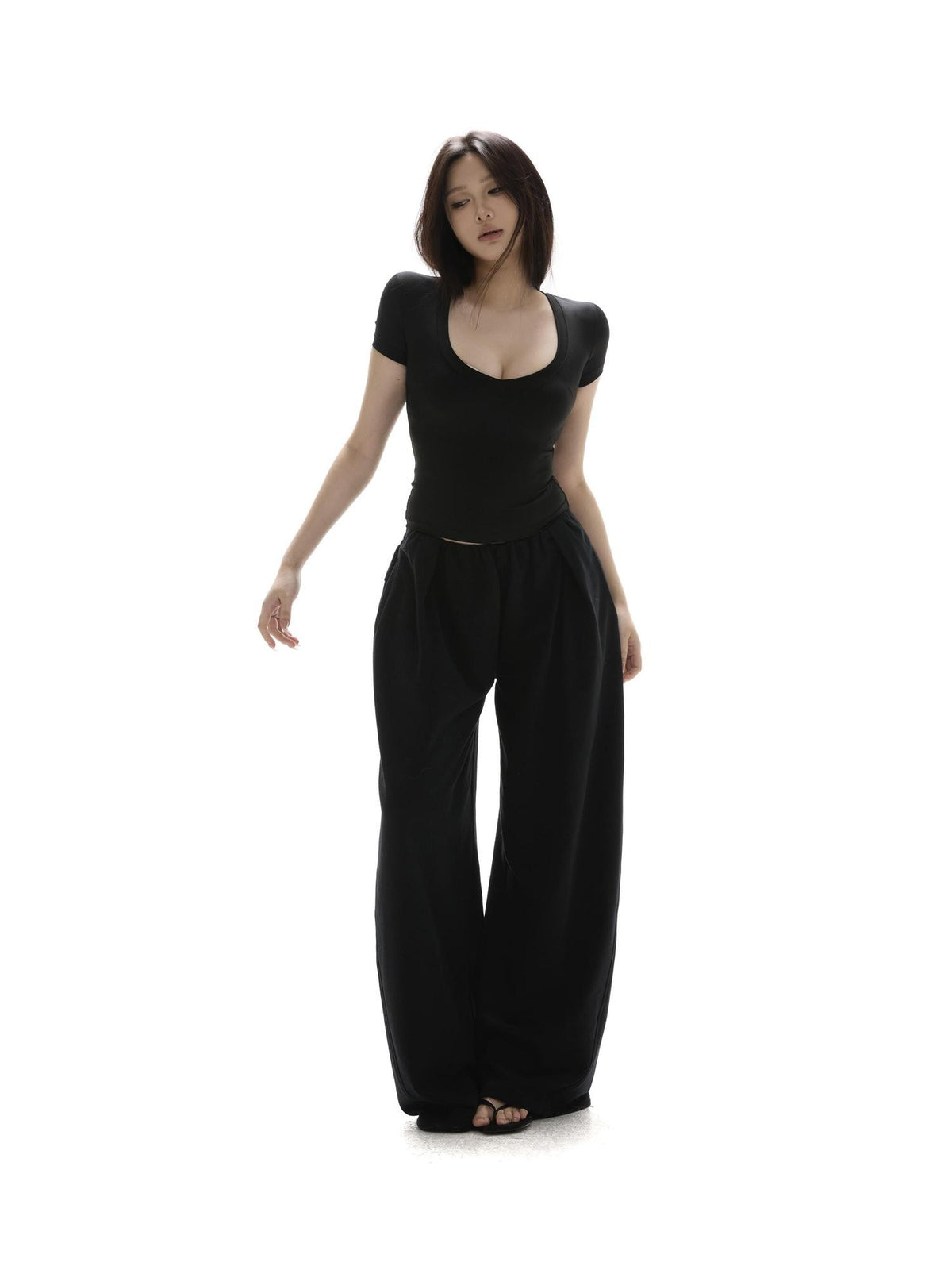 itsdinn Shaping Sweetheart V-neck Low Cut Slim Fit Short Women&