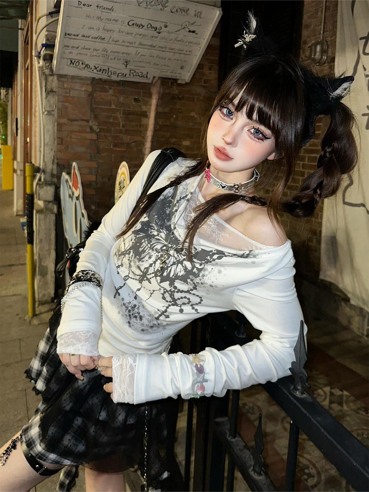 kelly kitty V-neck Lace Panel Slimming Layering Women&