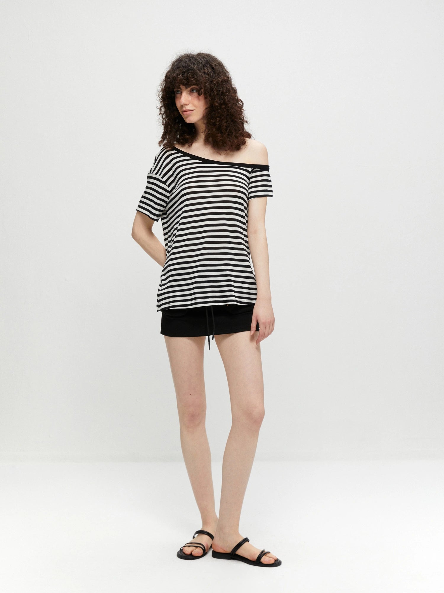 kvkv Asymmetric Stripe Knit V-neck T-shirt Long Sleeve