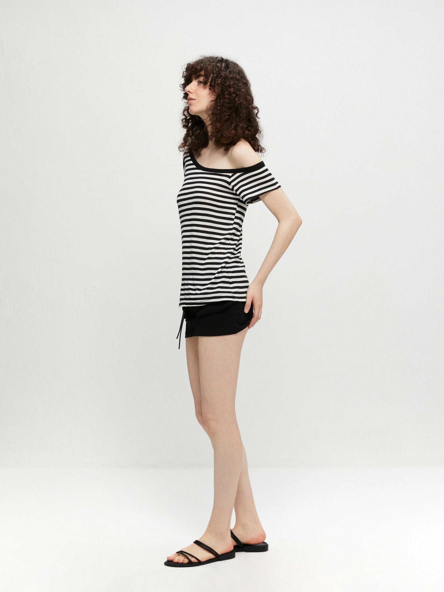 kvkv Asymmetric Stripe Knit V-neck T-shirt Long Sleeve