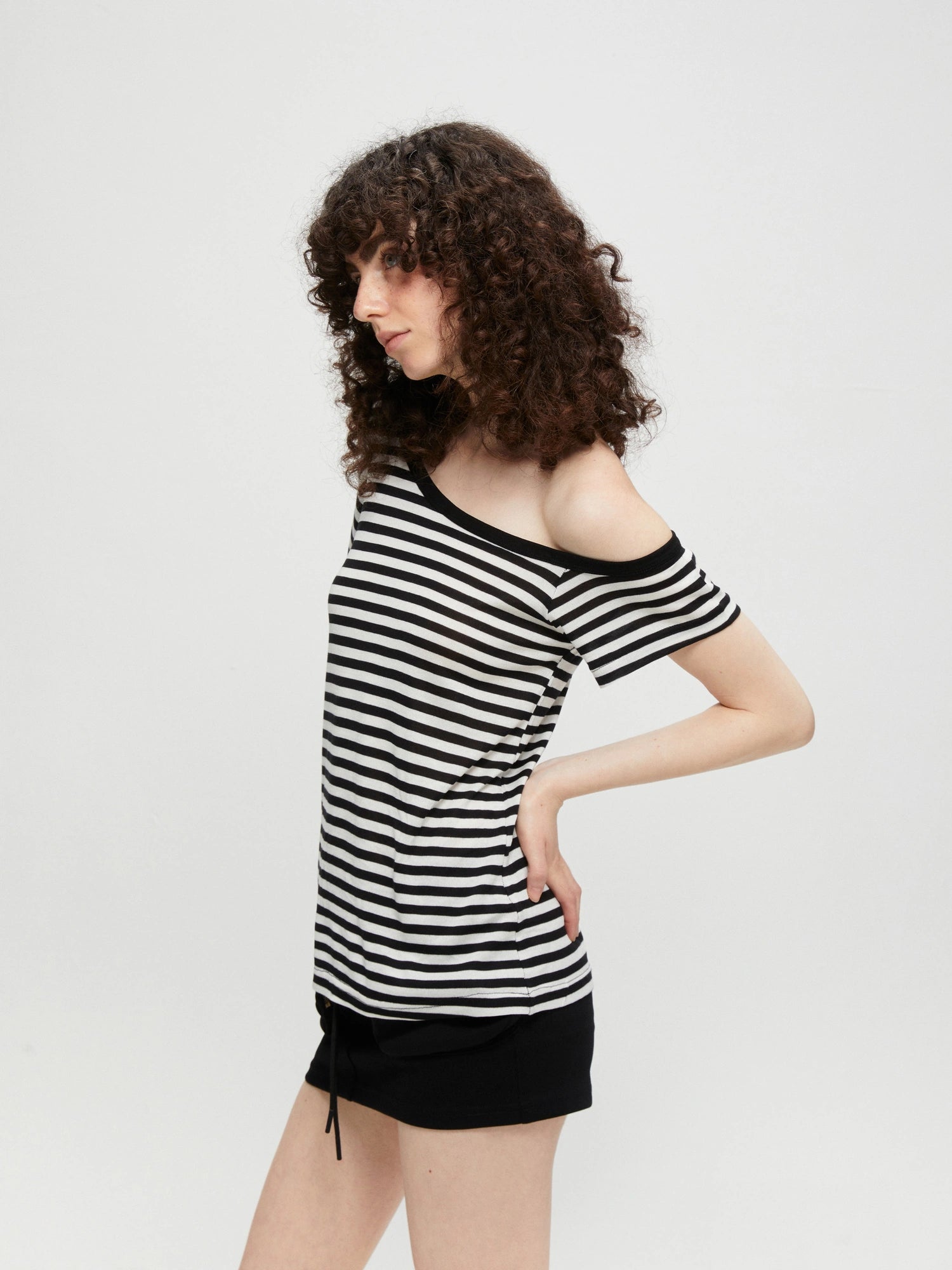 kvkv Asymmetric Stripe Knit V-neck T-shirt Long Sleeve