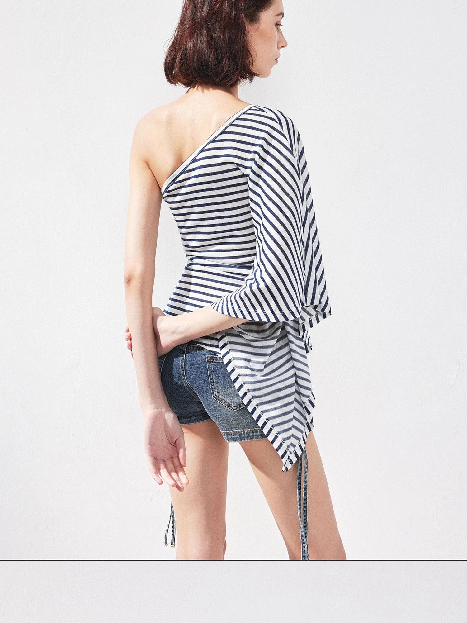 kvkv Asymmetric Stripe Sleeveless Top