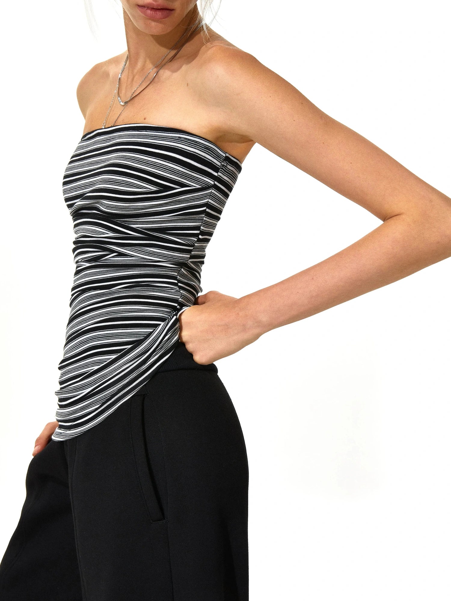 kvkv Black And White Irregular Stripe Tube Top