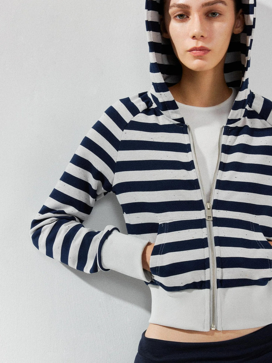 kvkv Cropped Raglan Hoodie Color Point Stripe