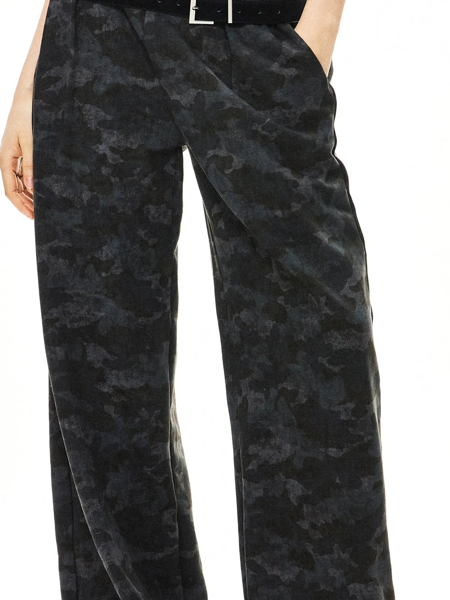 kvkv Curve Fit Camouflage Cargo Joggers