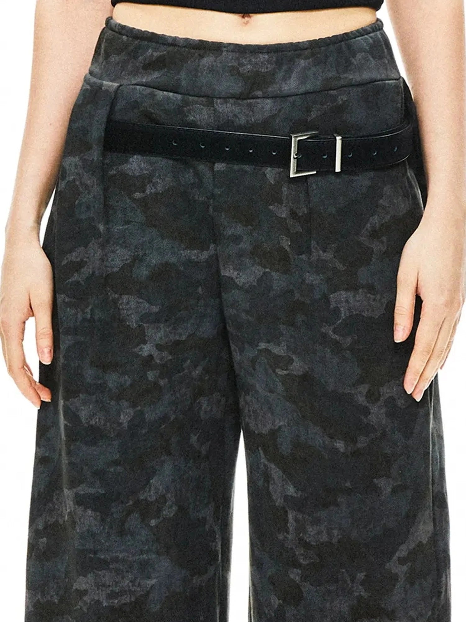 kvkv Curve Fit Camouflage Cargo Joggers