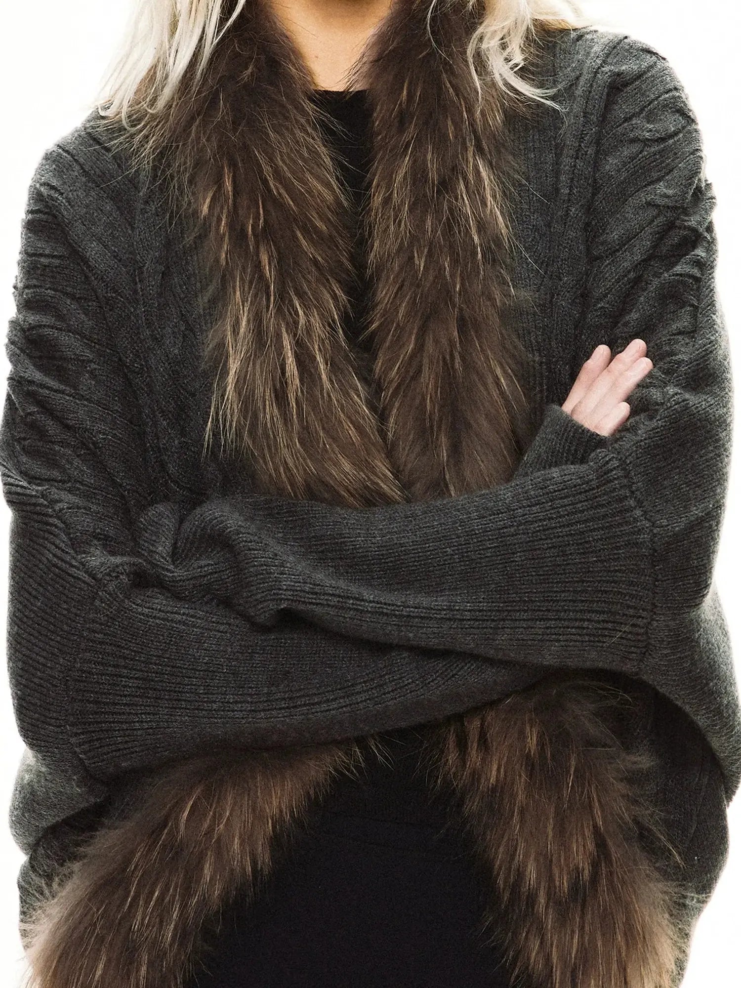 kvkv Long Fur Collar Knit Cardigan