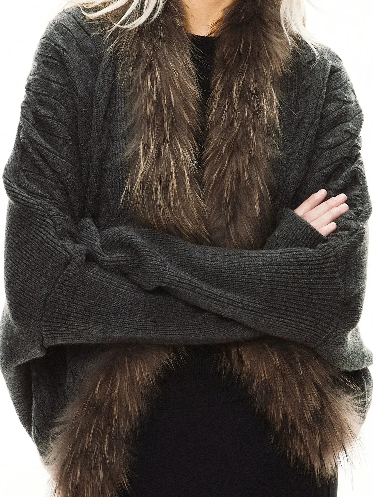 kvkv Long Fur Collar Knit Cardigan