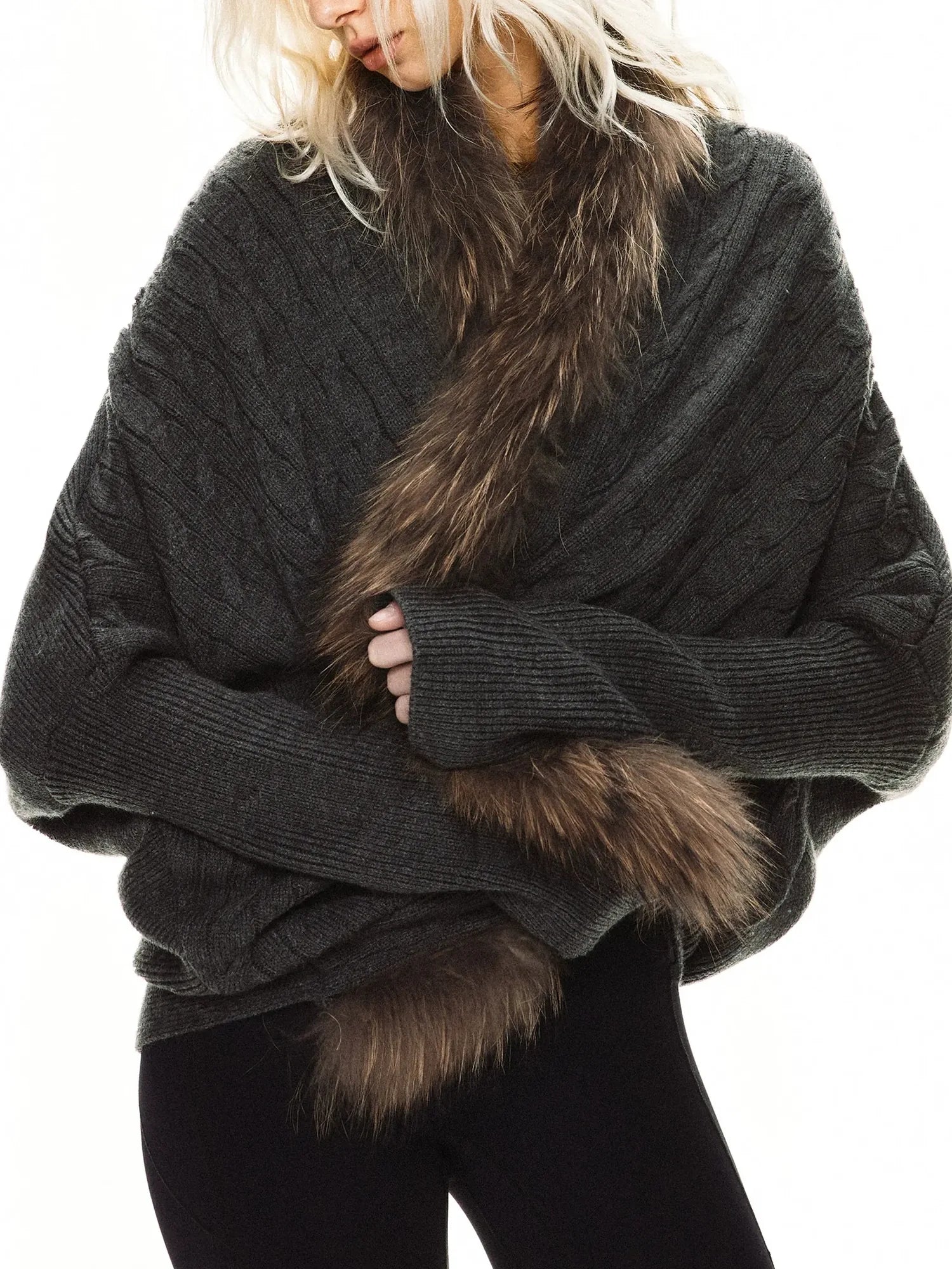 kvkv Long Fur Collar Knit Cardigan