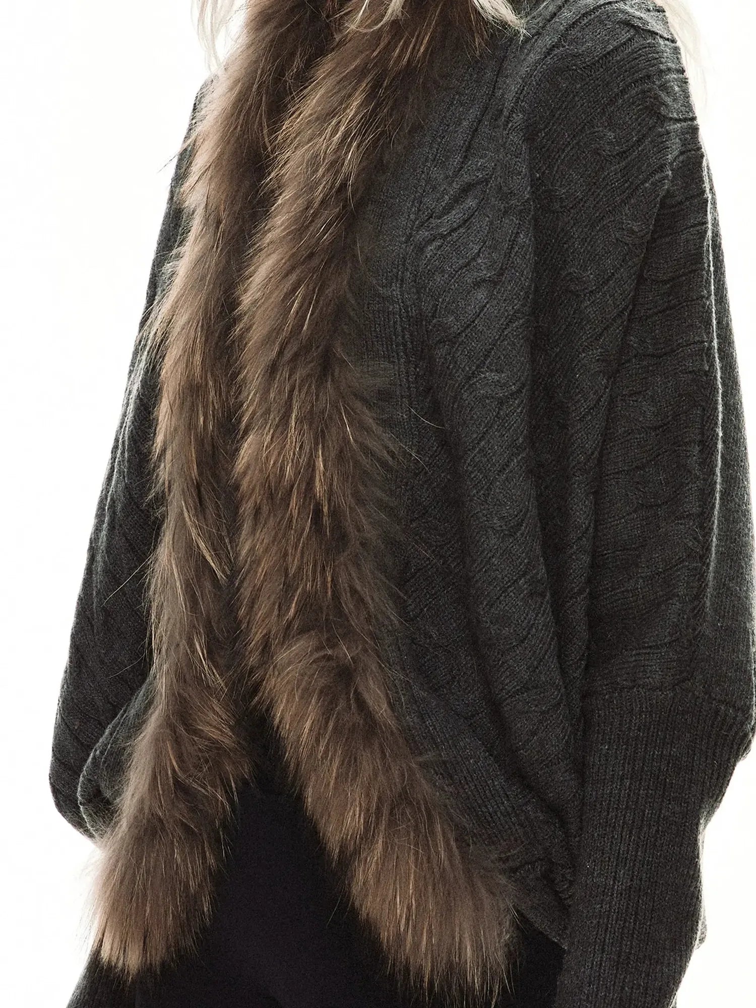 kvkv Long Fur Collar Knit Cardigan