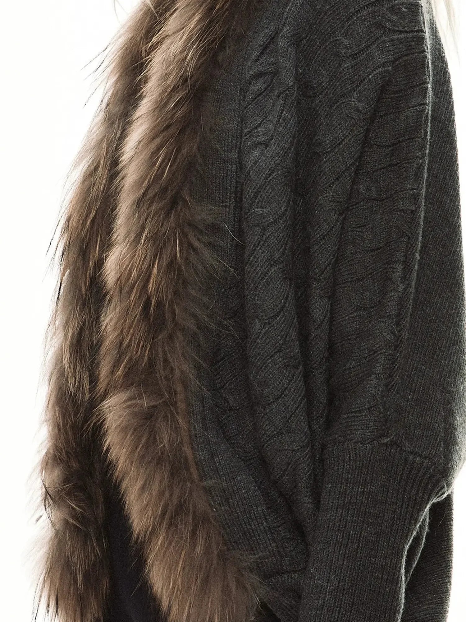 kvkv Long Fur Collar Knit Cardigan