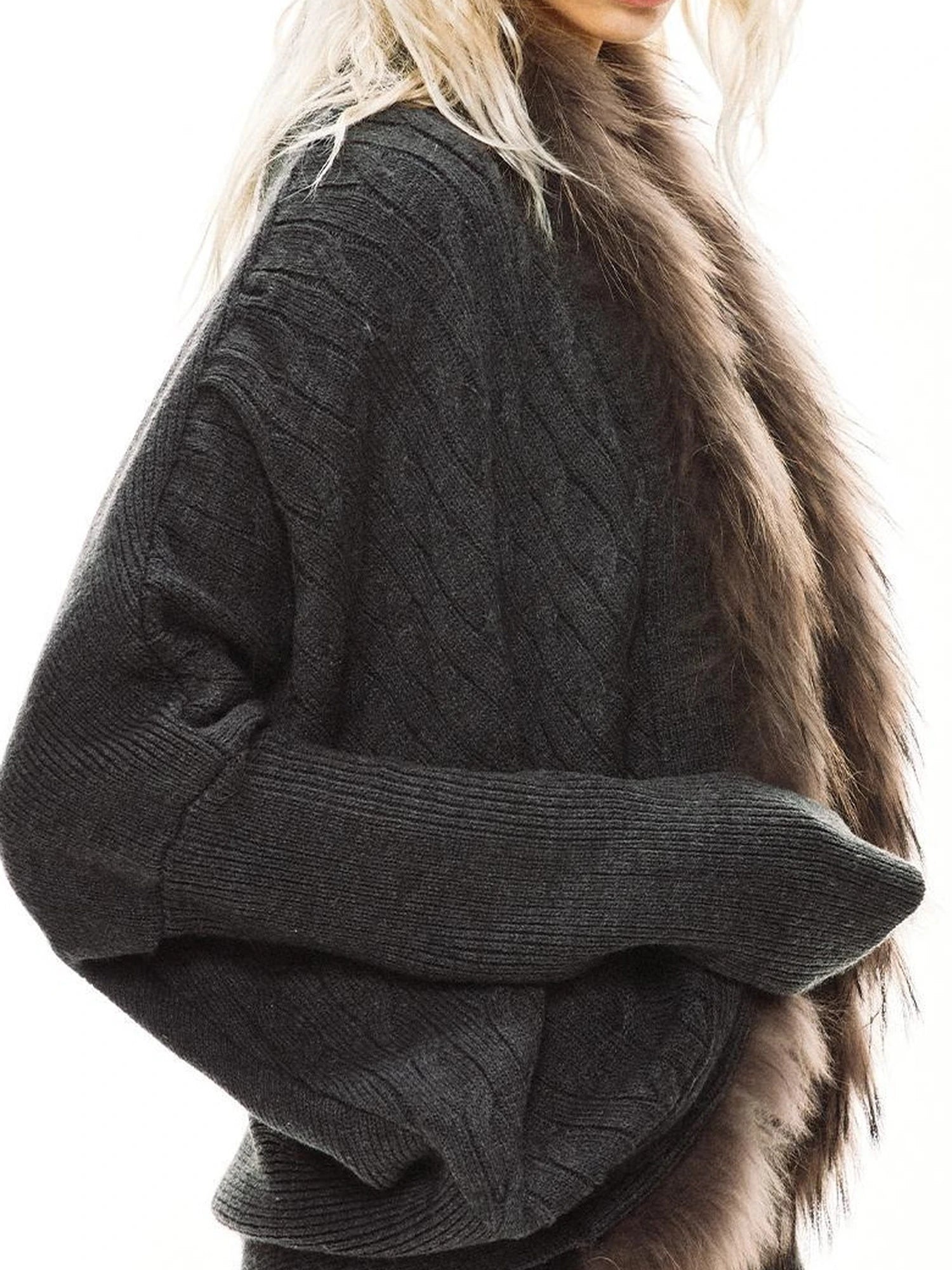 kvkv Long Fur Collar Knit Cardigan