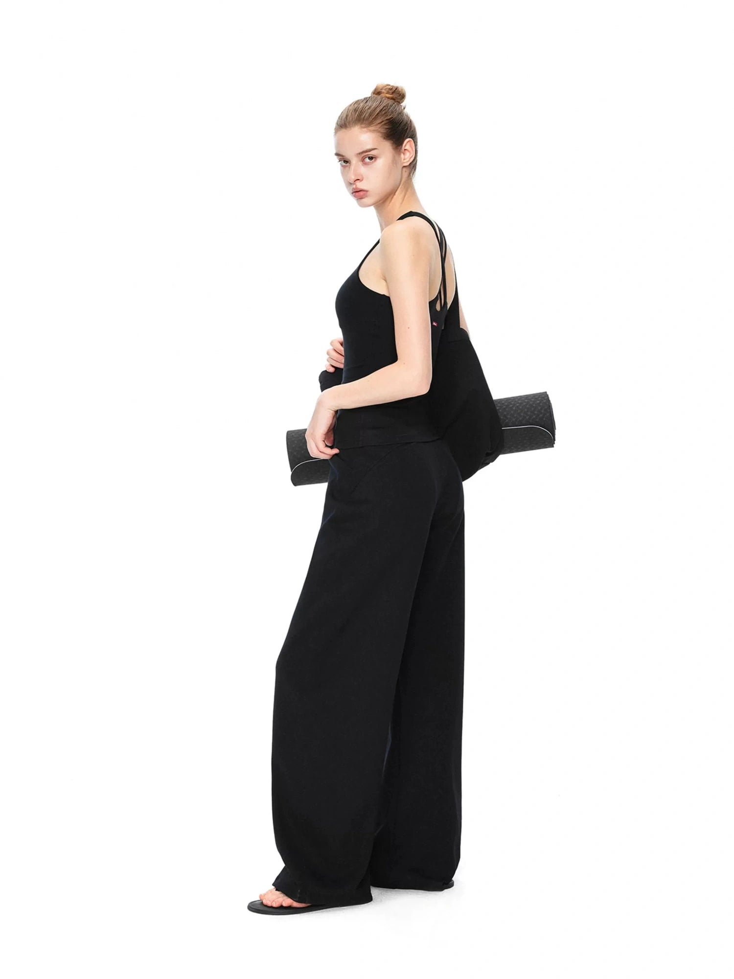 kvkv Sleek Strappy Yoga Tank With Removable Padding