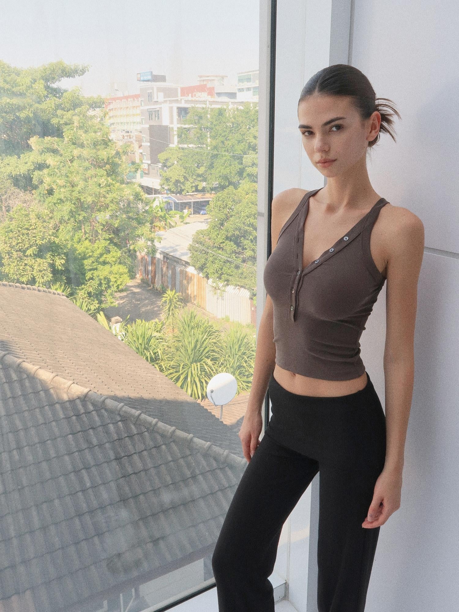 kvkv Soft Lyocell Slim Fit Cropped Button Front Women Brown Tank Tops