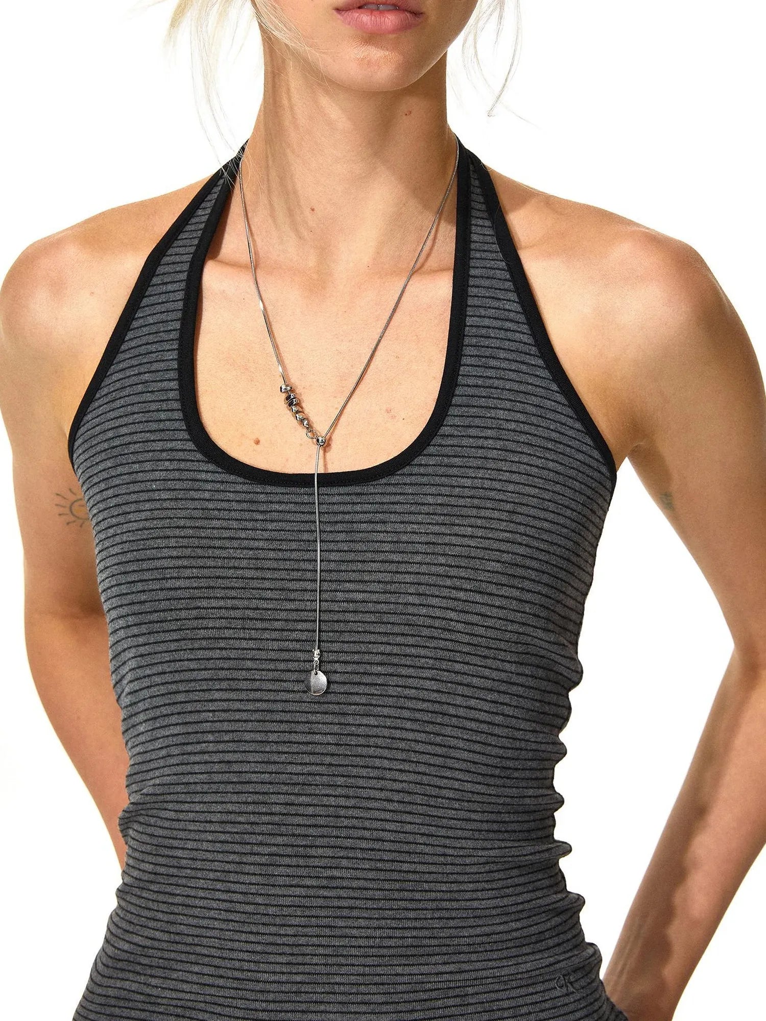 kvkv Strappy Halter Top
V-neck
T-shirt
Long Sleeve
Ribbed
Cowl Neck
Short Sleeve
Off The Shoulder
Sleeveless
Round Neck
One Shoulder
Tank
Spaghetti Strap