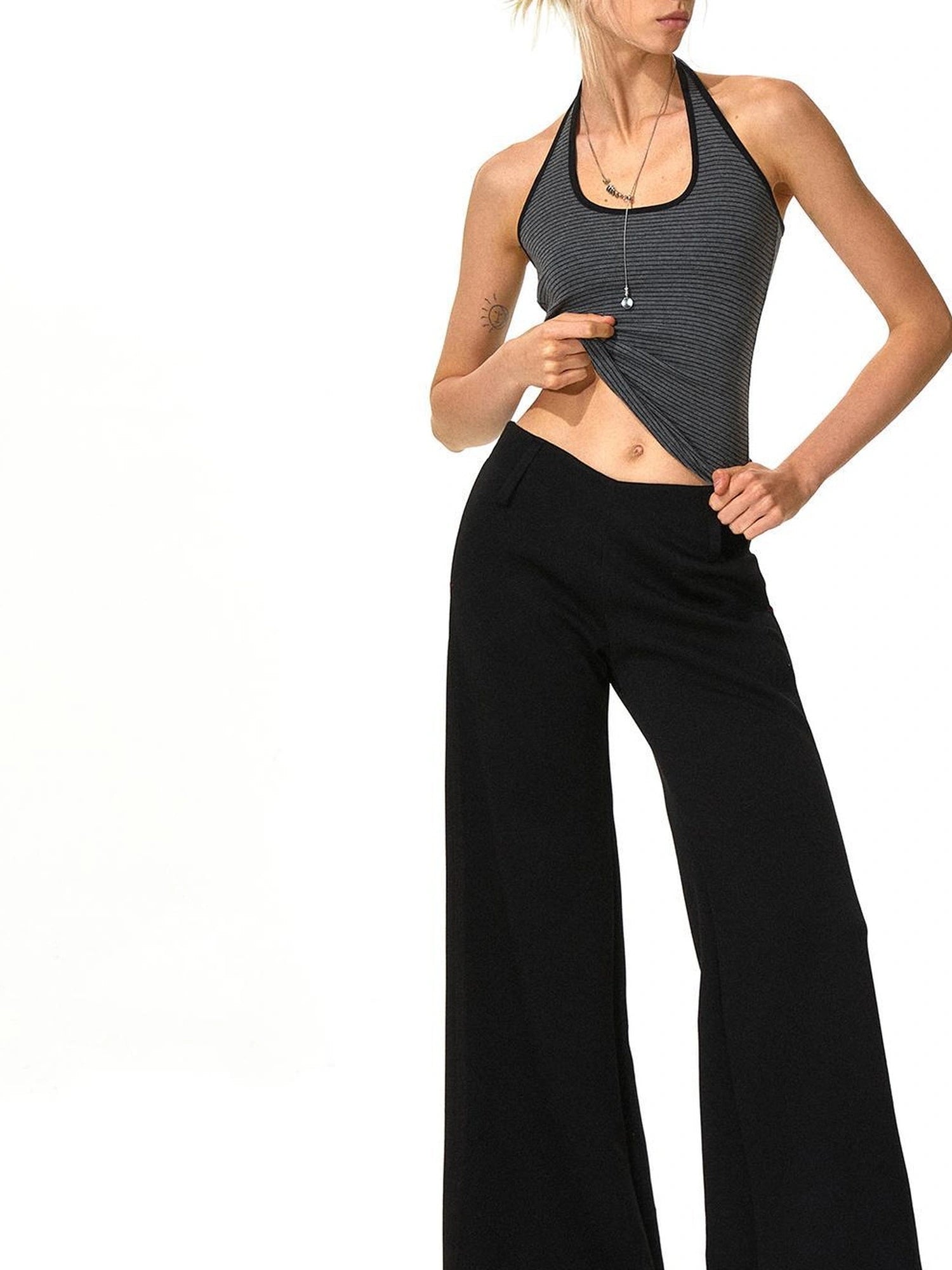 kvkv Strappy Halter Top
V-neck
T-shirt
Long Sleeve
Ribbed
Cowl Neck
Short Sleeve
Off The Shoulder
Sleeveless
Round Neck
One Shoulder
Tank
Spaghetti Strap