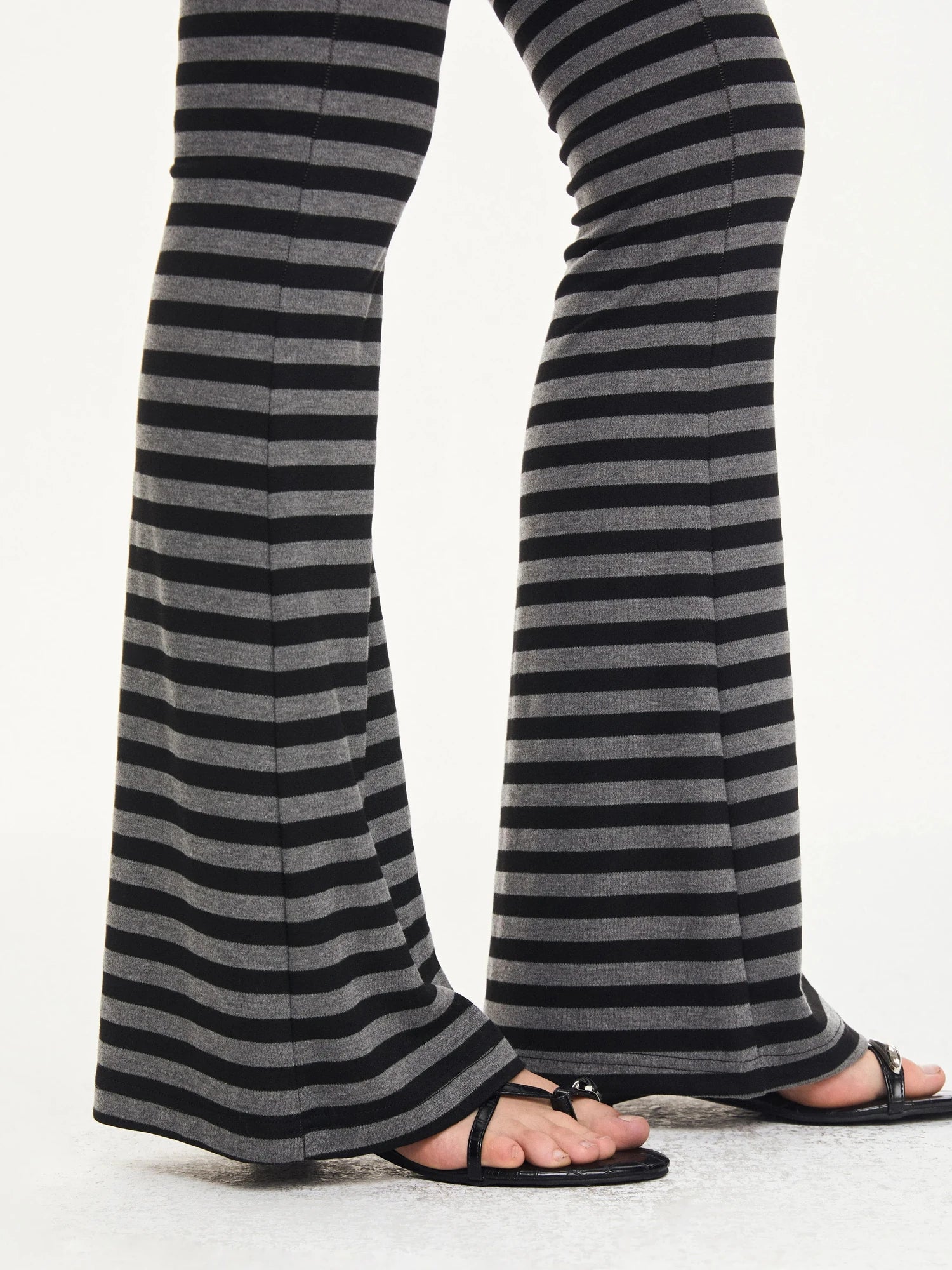 kvkv Stretch Flared Yoga Pants With Gray Stripe