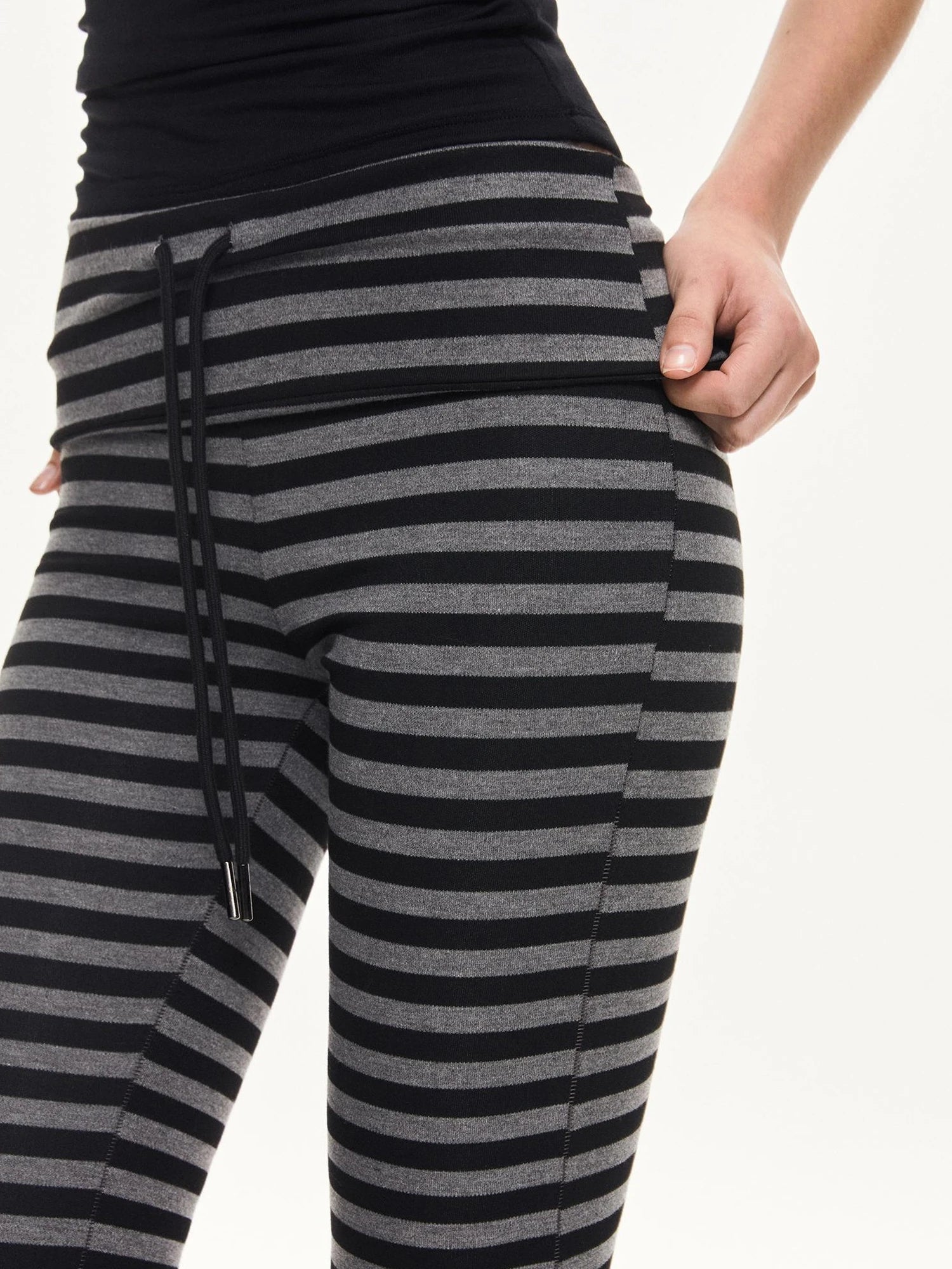 kvkv Stretch Flared Yoga Pants With Gray Stripe