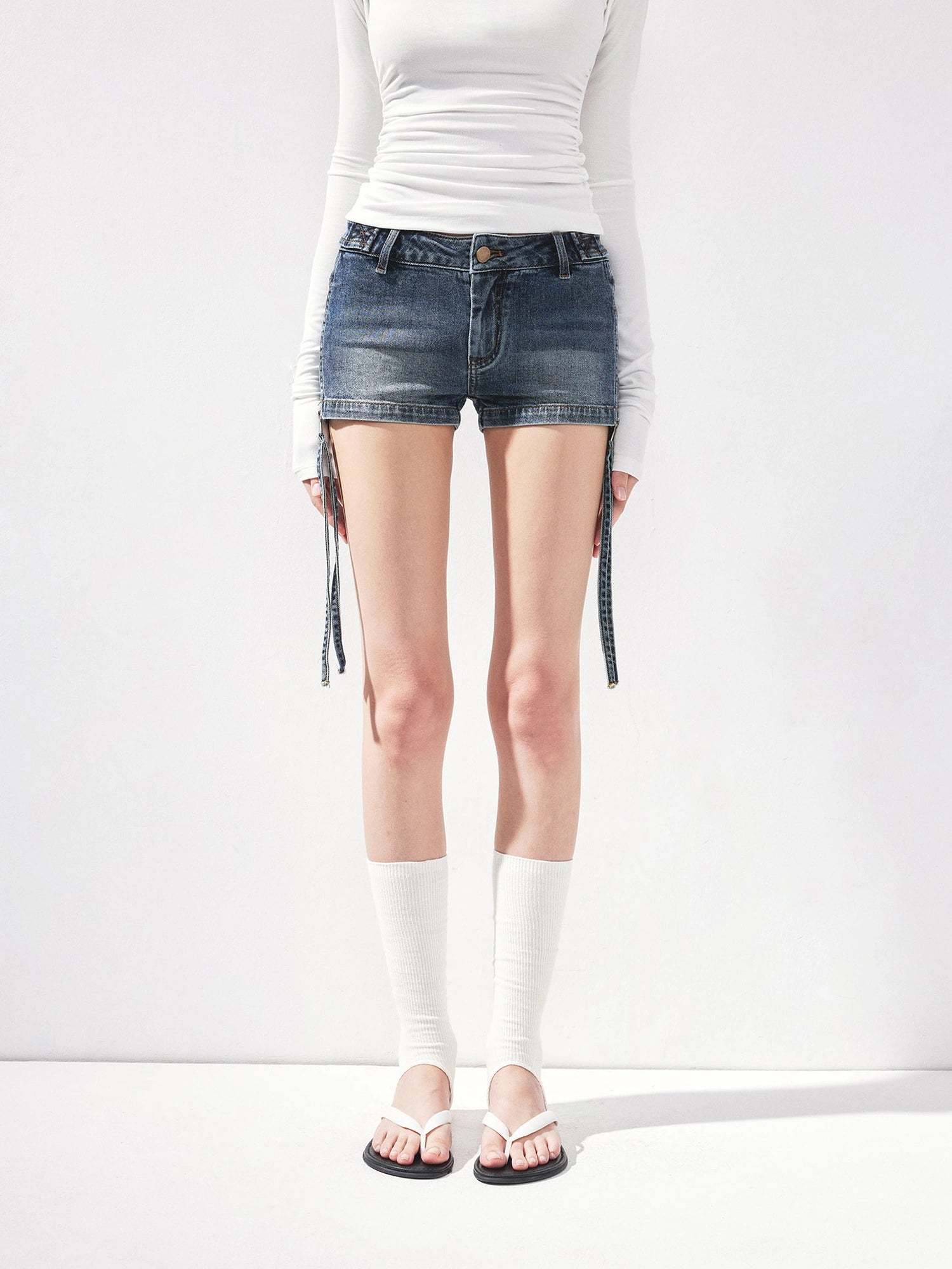 kvkv Vintage Washed Blue Low Rise Zipped Denim Shorts