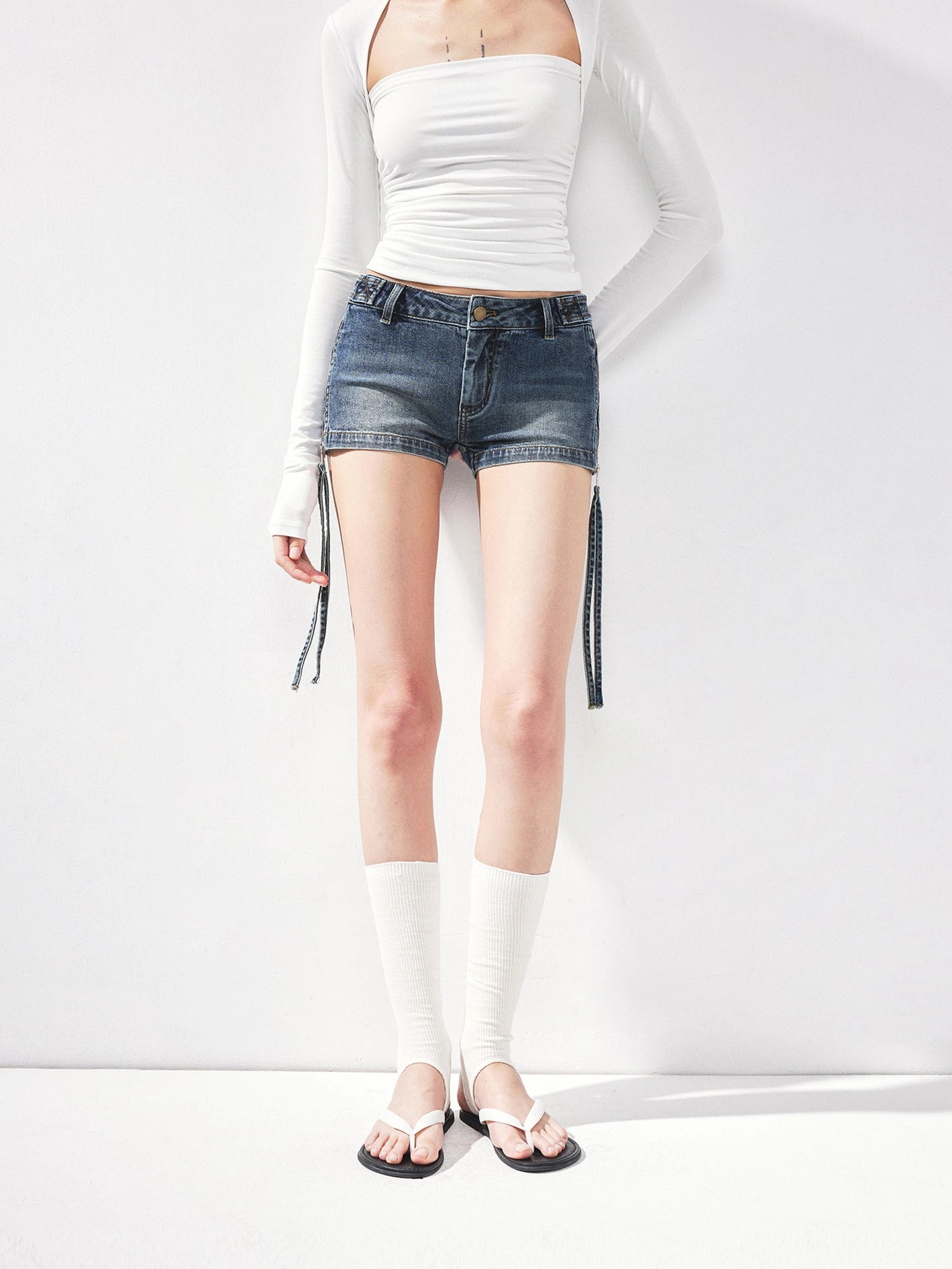 kvkv Vintage Washed Blue Low Rise Zipped Denim Shorts