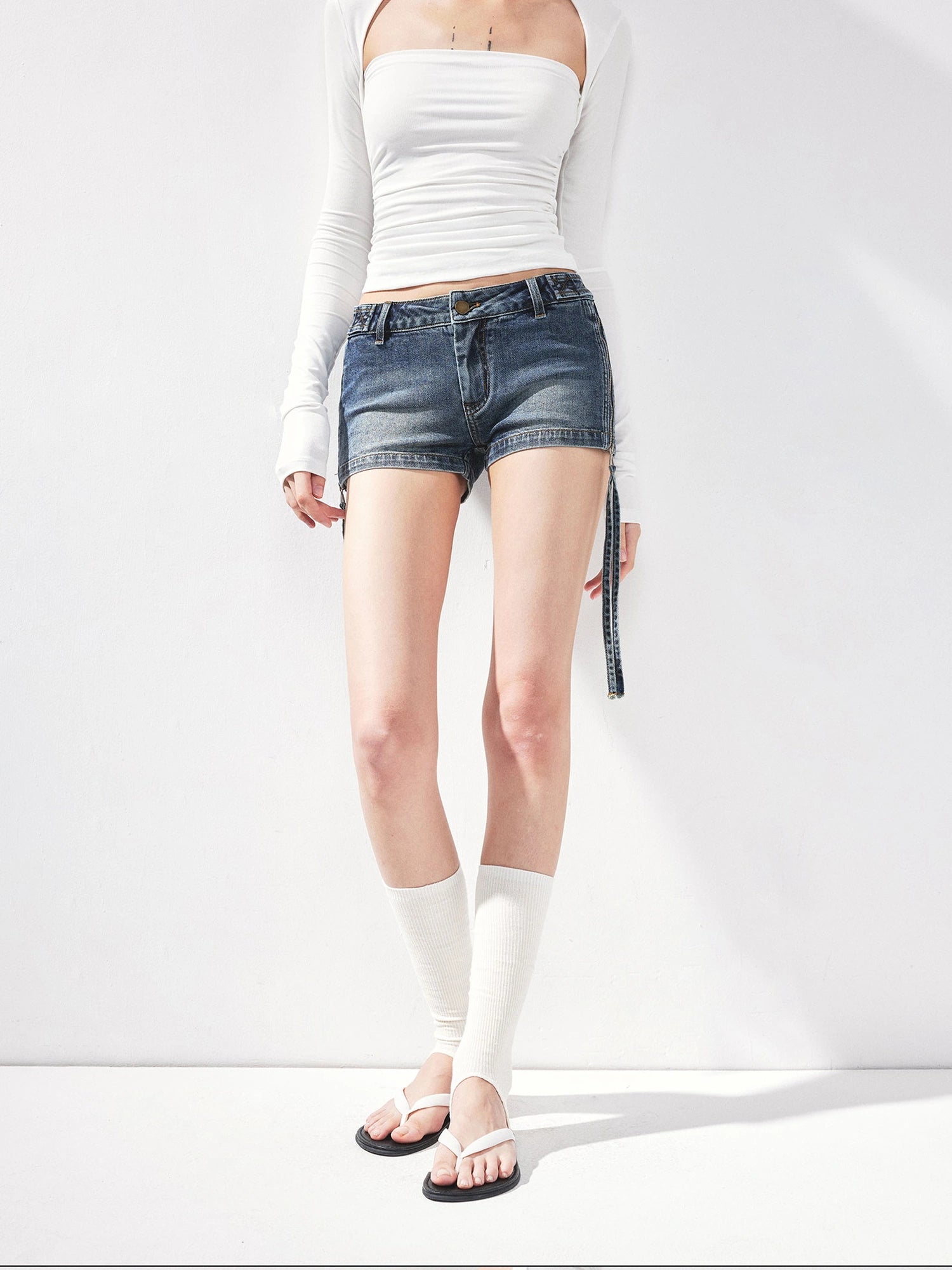 kvkv Vintage Washed Blue Low Rise Zipped Denim Shorts