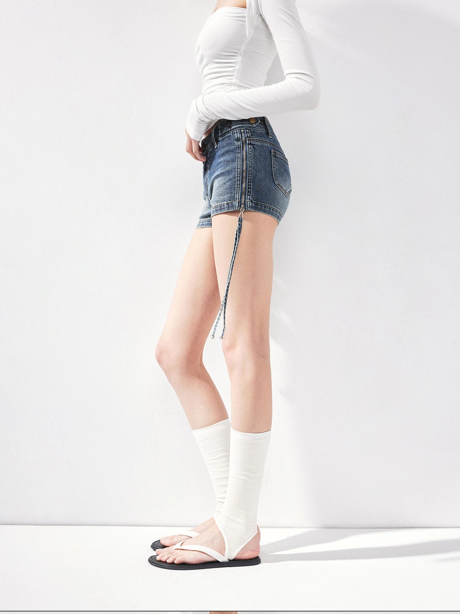 kvkv Vintage Washed Blue Low Rise Zipped Denim Shorts