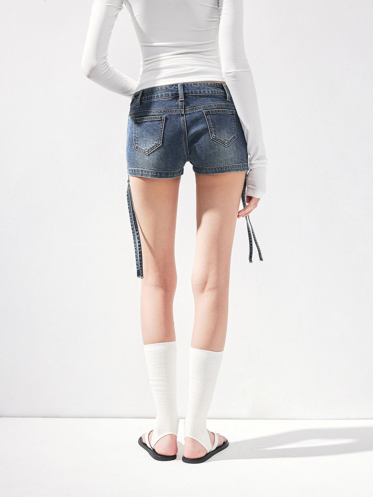 kvkv Vintage Washed Blue Low Rise Zipped Denim Shorts