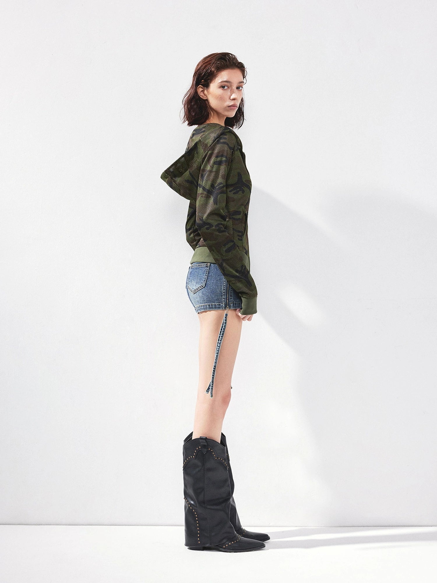 kvkv Vintage Washed Blue Low Rise Zipped Denim Shorts