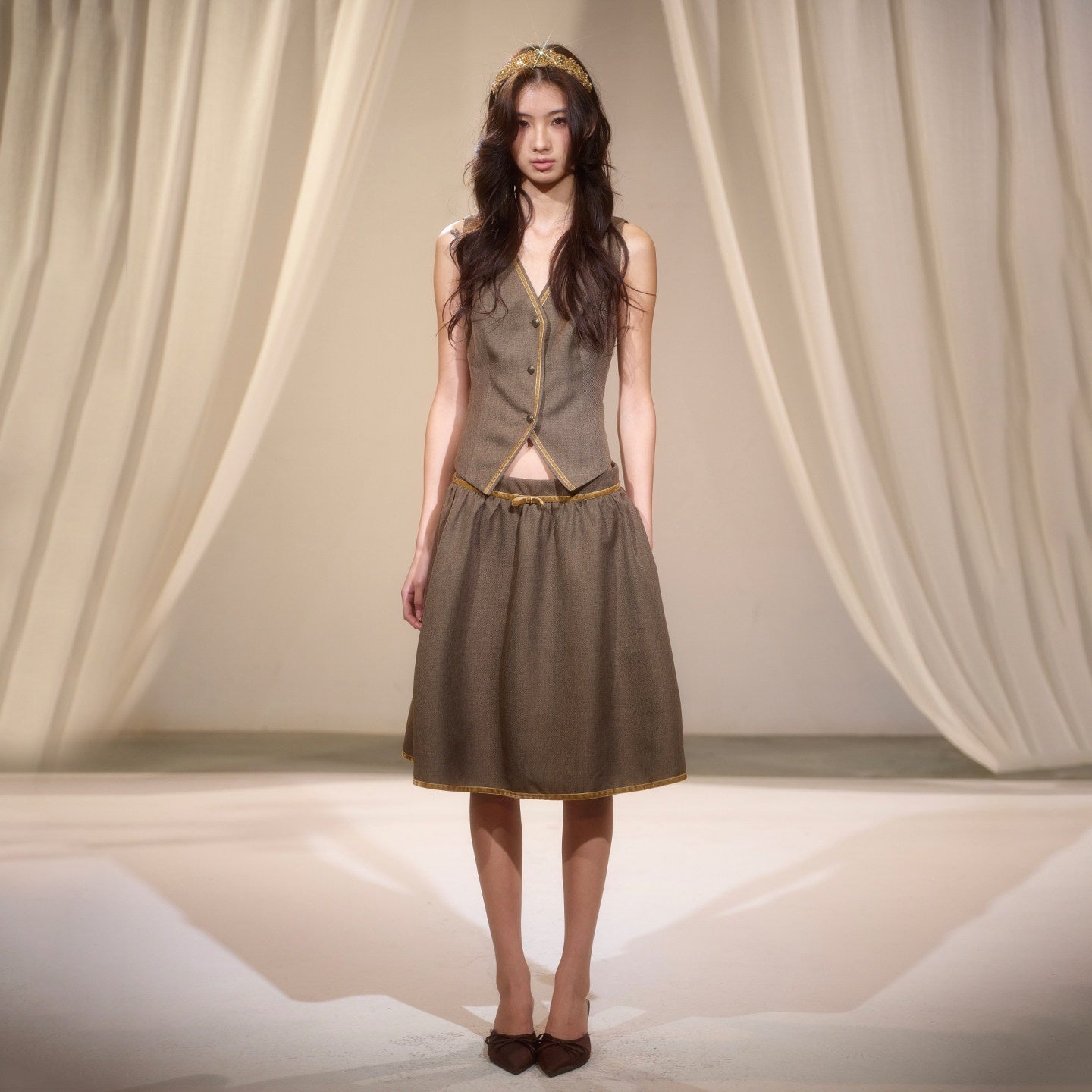 lvetong_Green_Sailor_Collar_Strap_Spliced_V-neck_Pleated_Women&