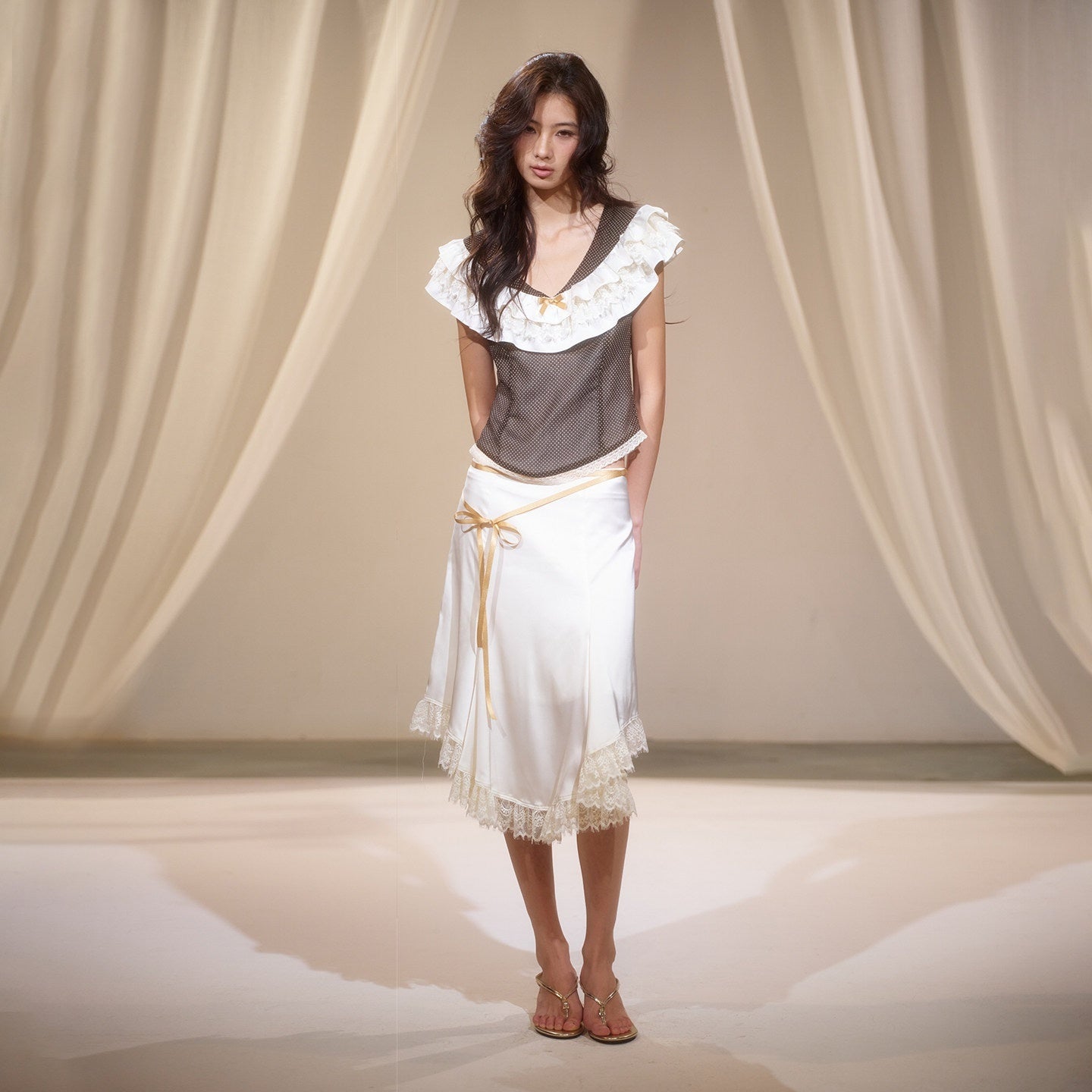 lvetong_Polka_Dot_Ruffle_V-neck_Satin_Lace_Women&