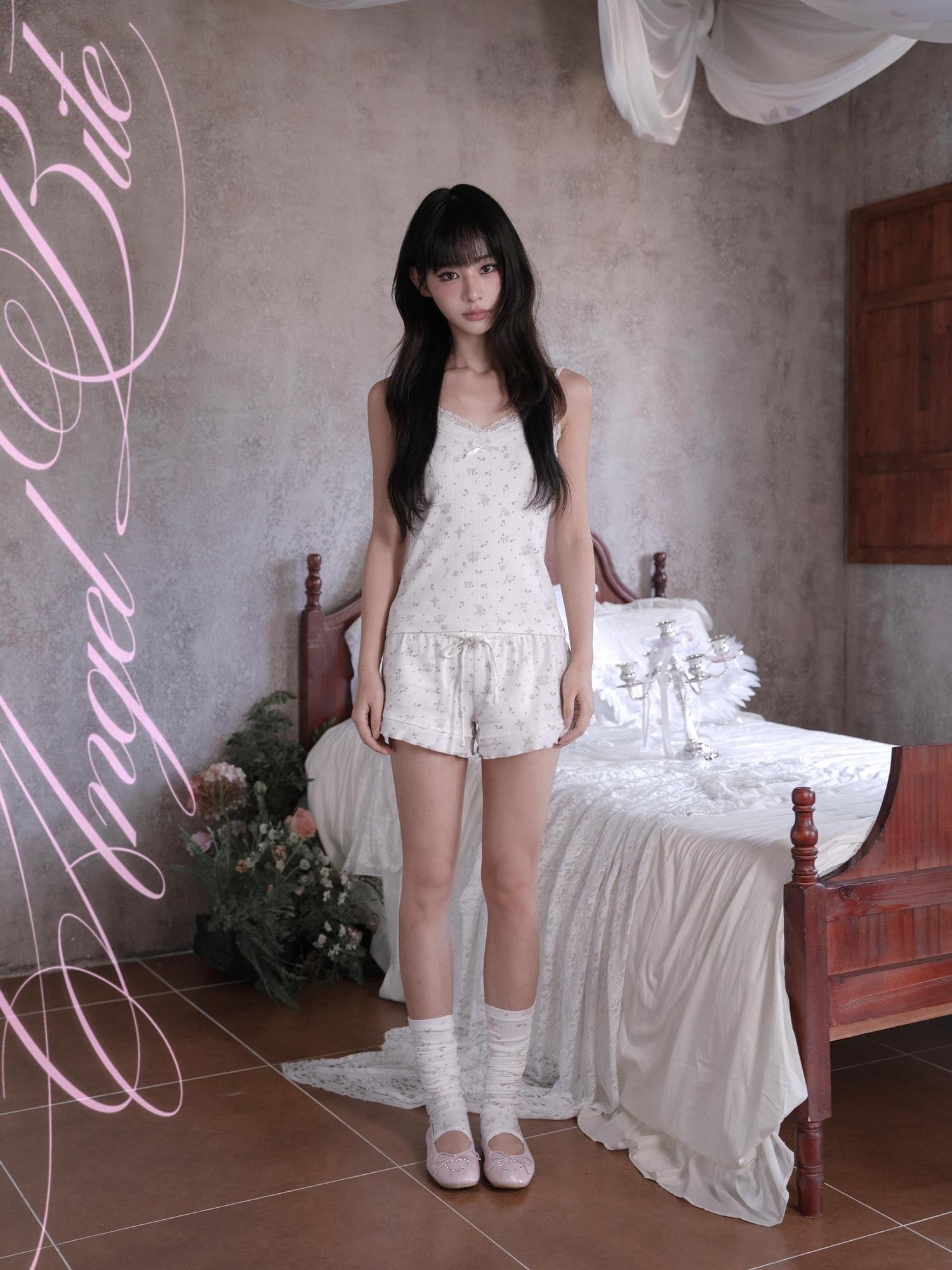 marumaruzip Pink Floral Crisscross V-neck Printed Women&