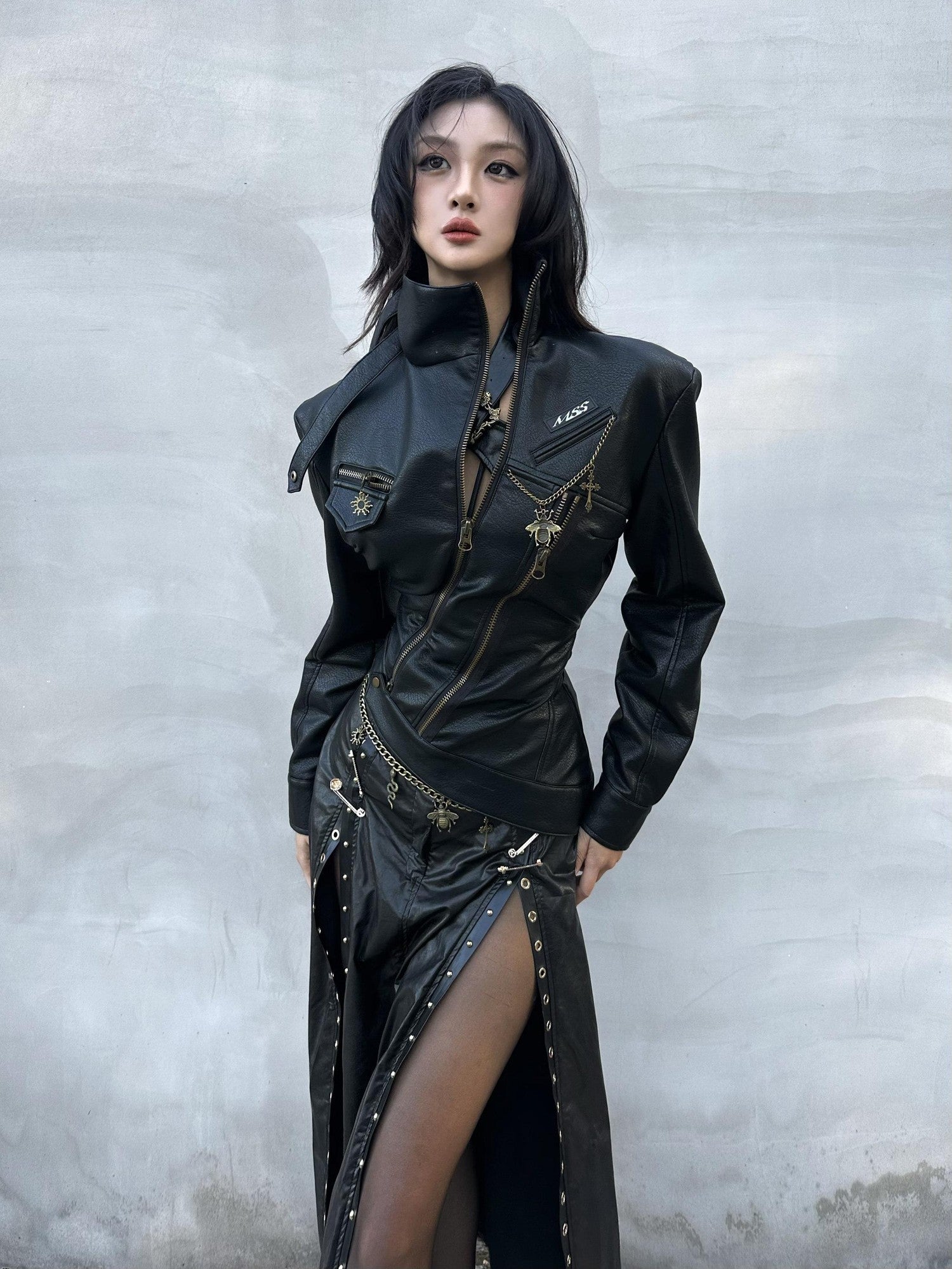 mss studio Retro Asymmetrical Metal Hardware Women&