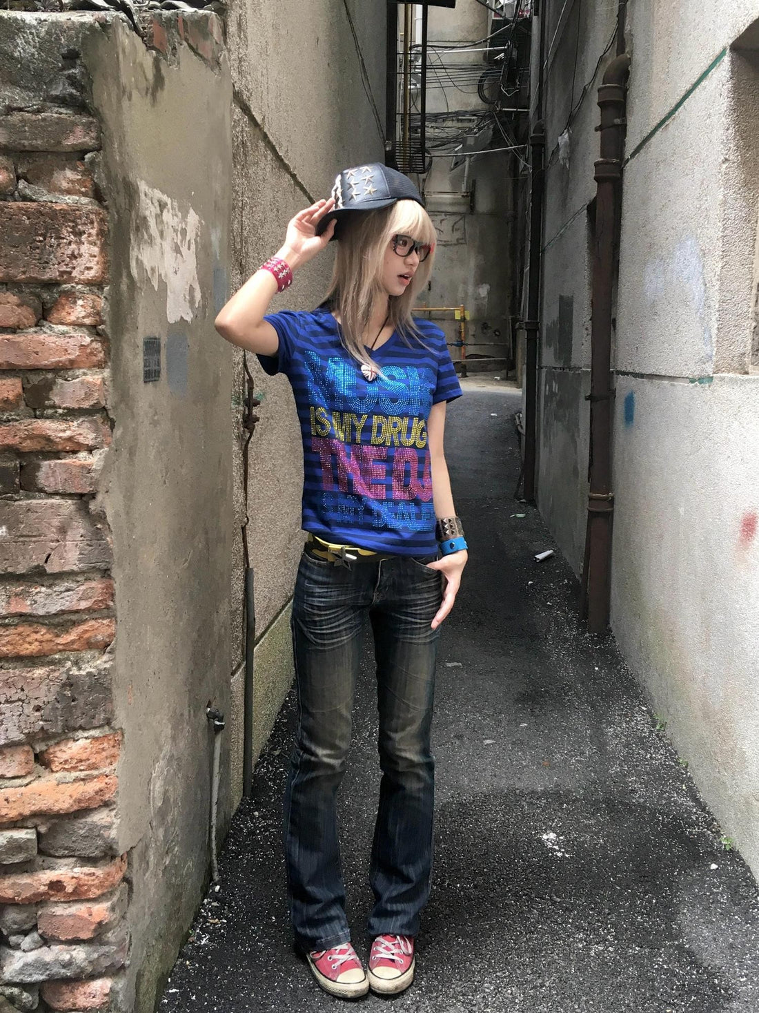 no E mosen Rhinestone Graphic Contrast Striped V-neck Women&