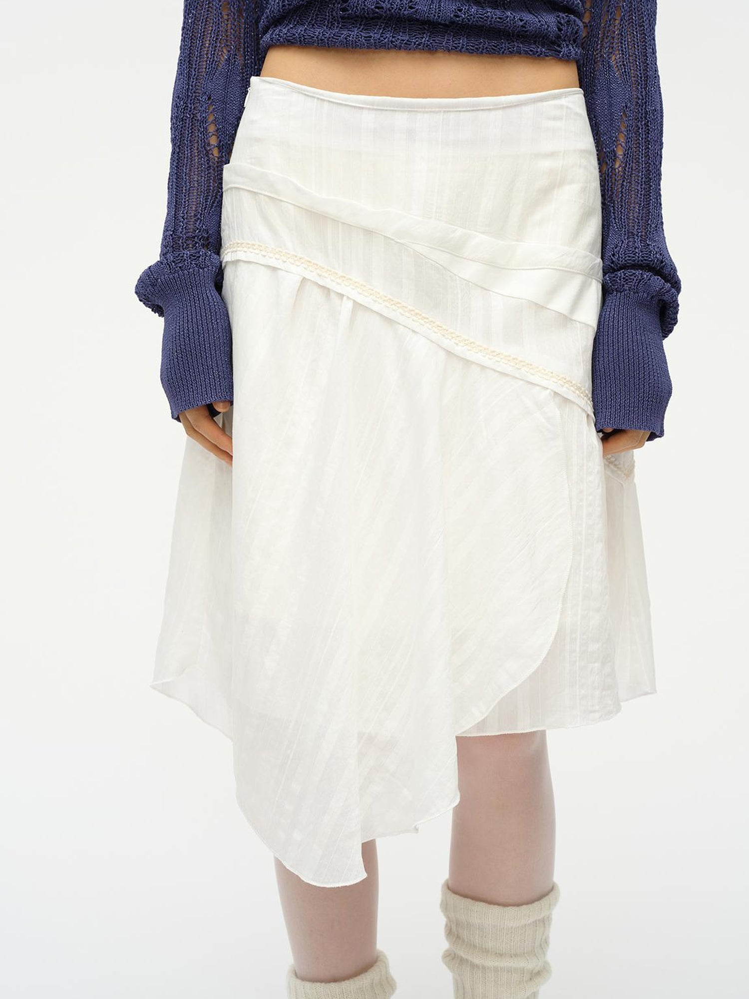 oinimi Asymmetrical Cloud Pleated Skirt In Soft Ivory