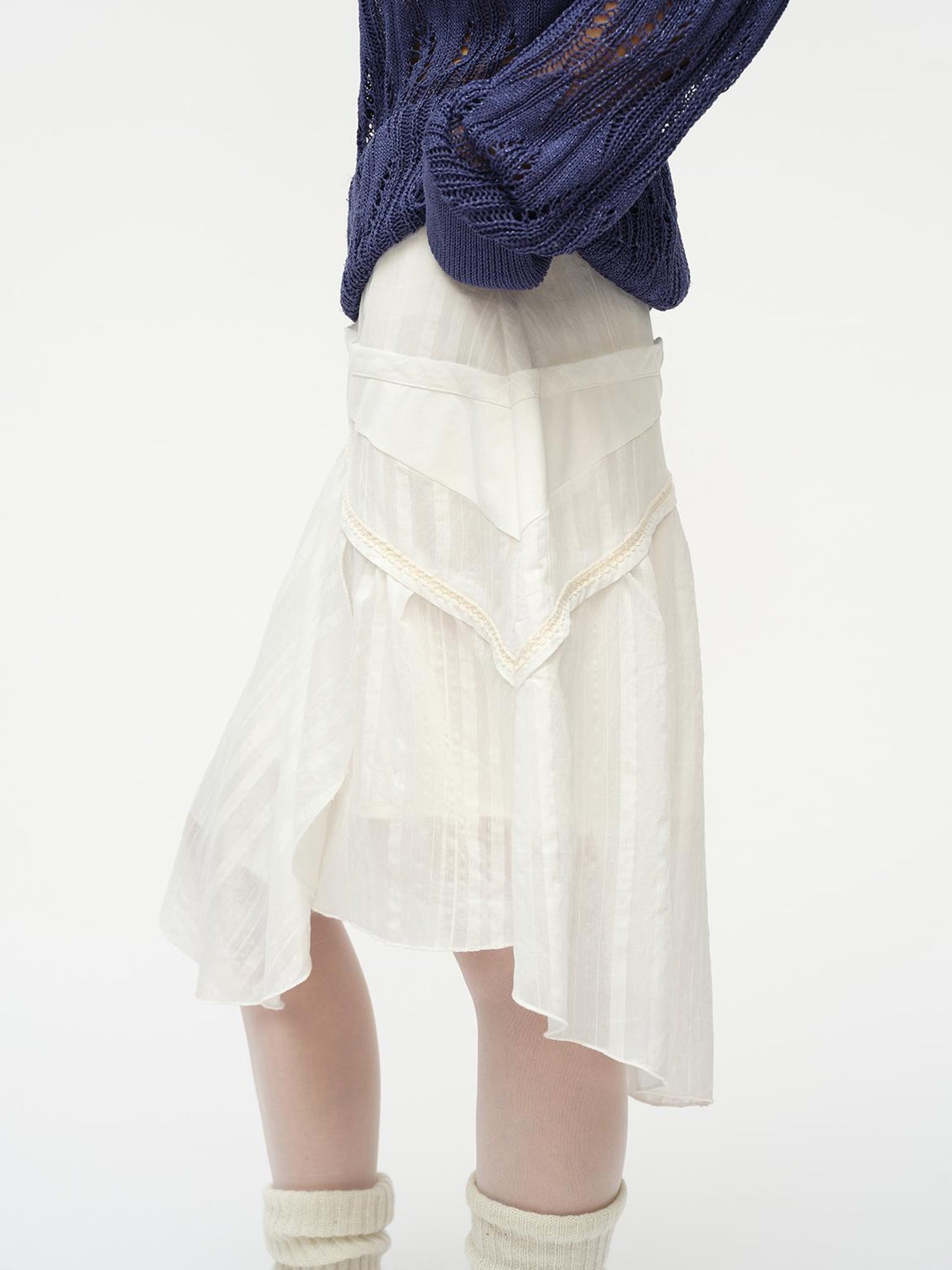oinimi Asymmetrical Cloud Pleated Skirt In Soft Ivory