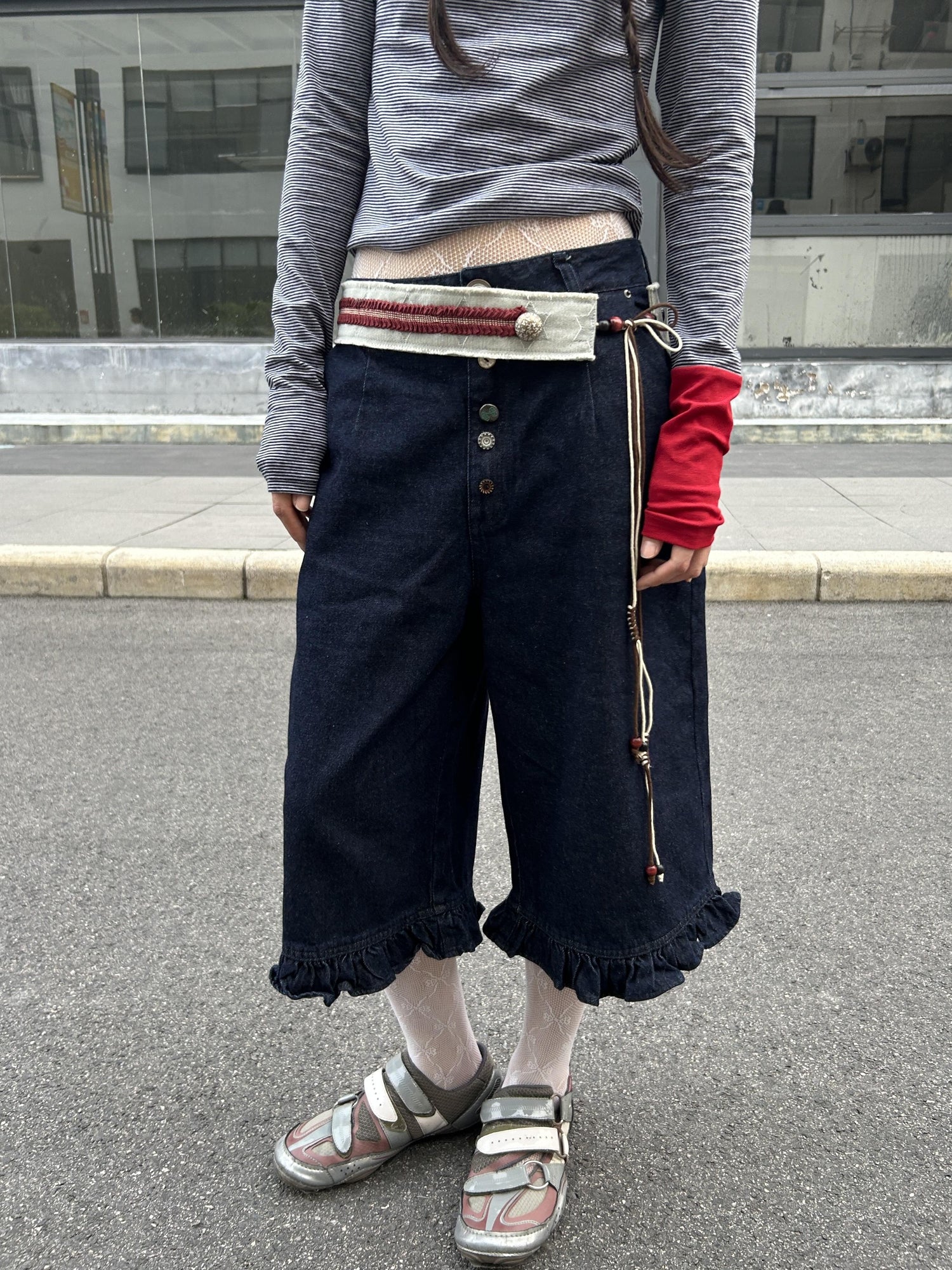 oinimi Denim Blue Ruffled Capri Pants With Playful Buttons