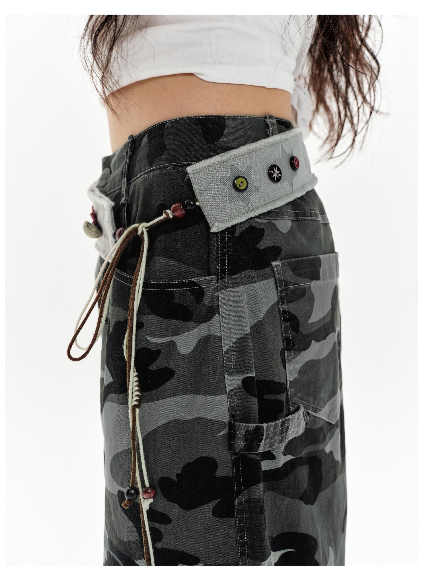 oinimi Green Star Contrast Belt With Lotus Buttons