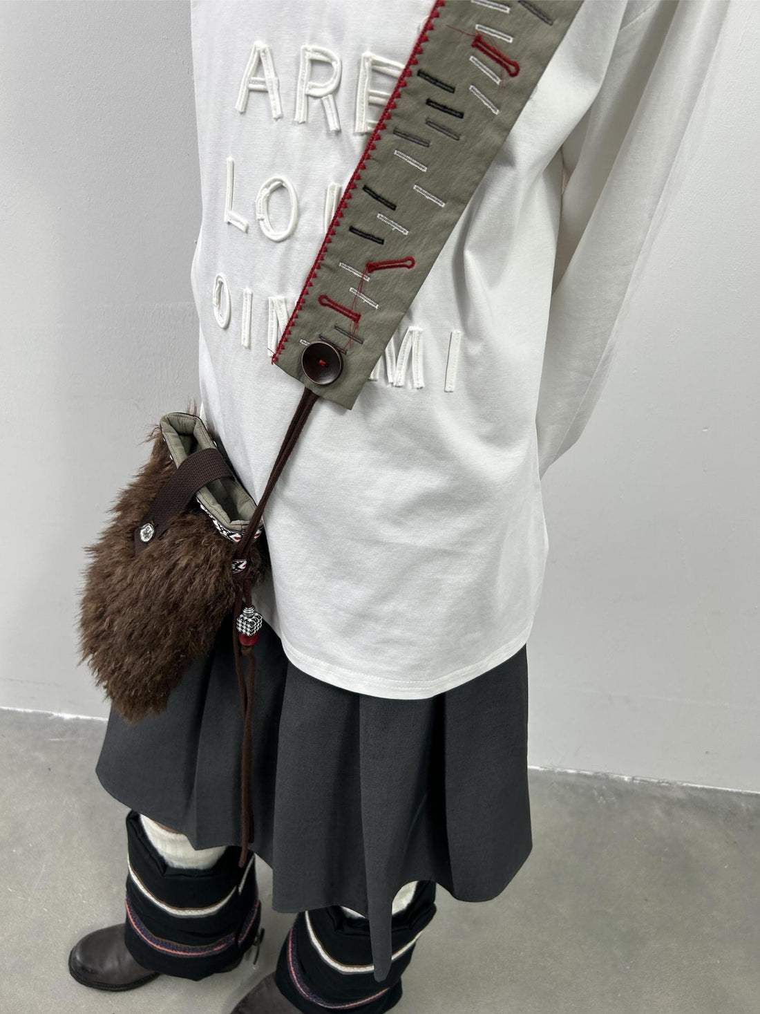 oinimi Handcrafted Fringed Crossbody Fluffy Bag