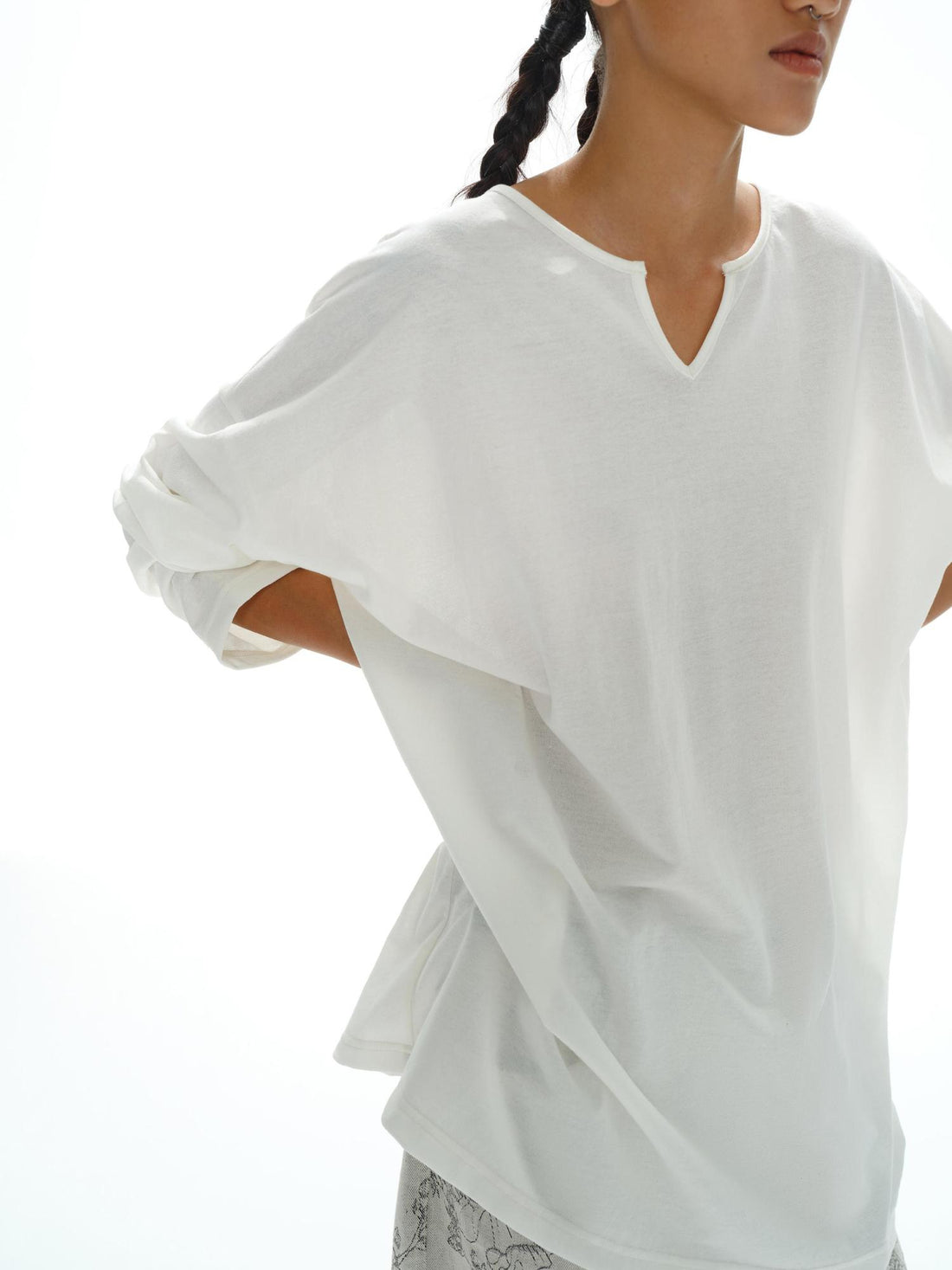 oinimi Oversized White V-Neck Sun Protection Tee Dropped Shoulder Relaxed Fit