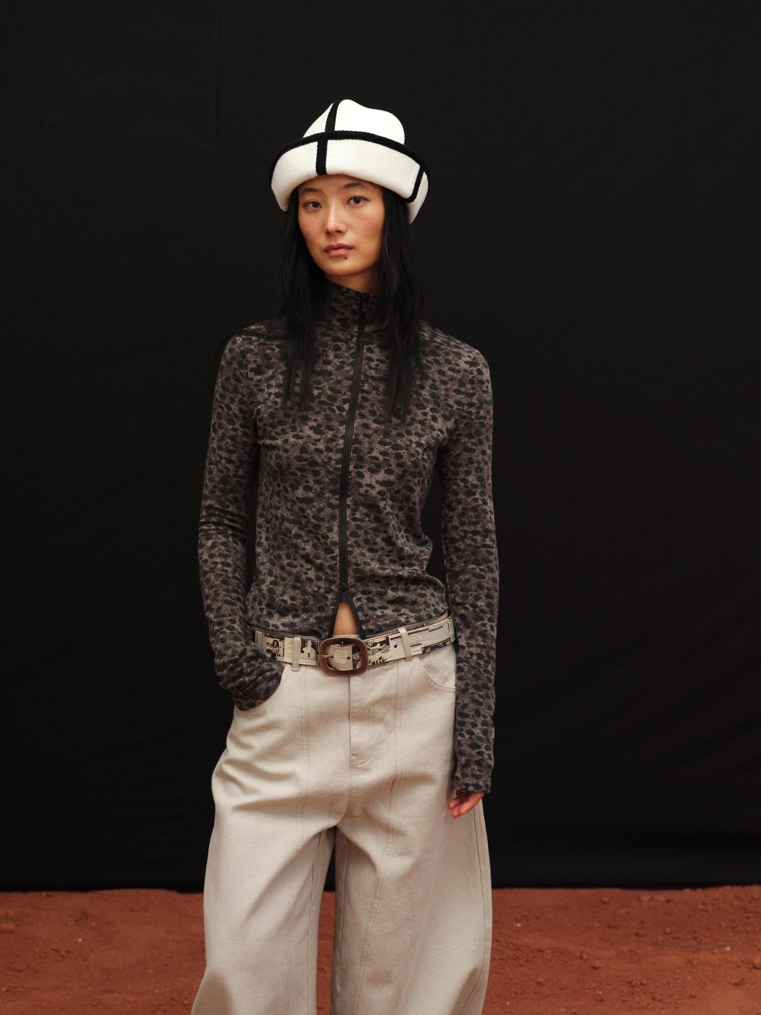 oinimi Soft Warm Slim Fit Leopard Print Zip Up Stand Collar Women Brown Cardigans