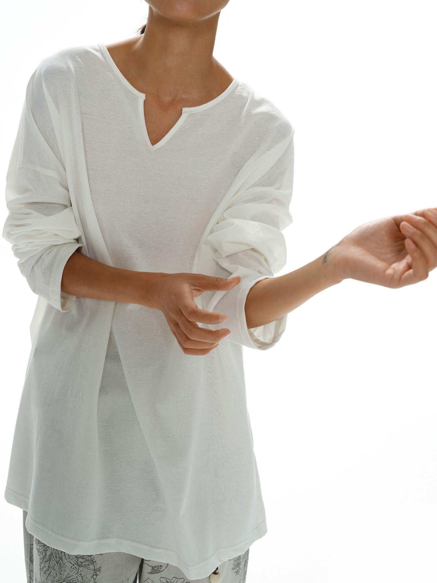 oinimi White Draped V-neck Loose Women&
