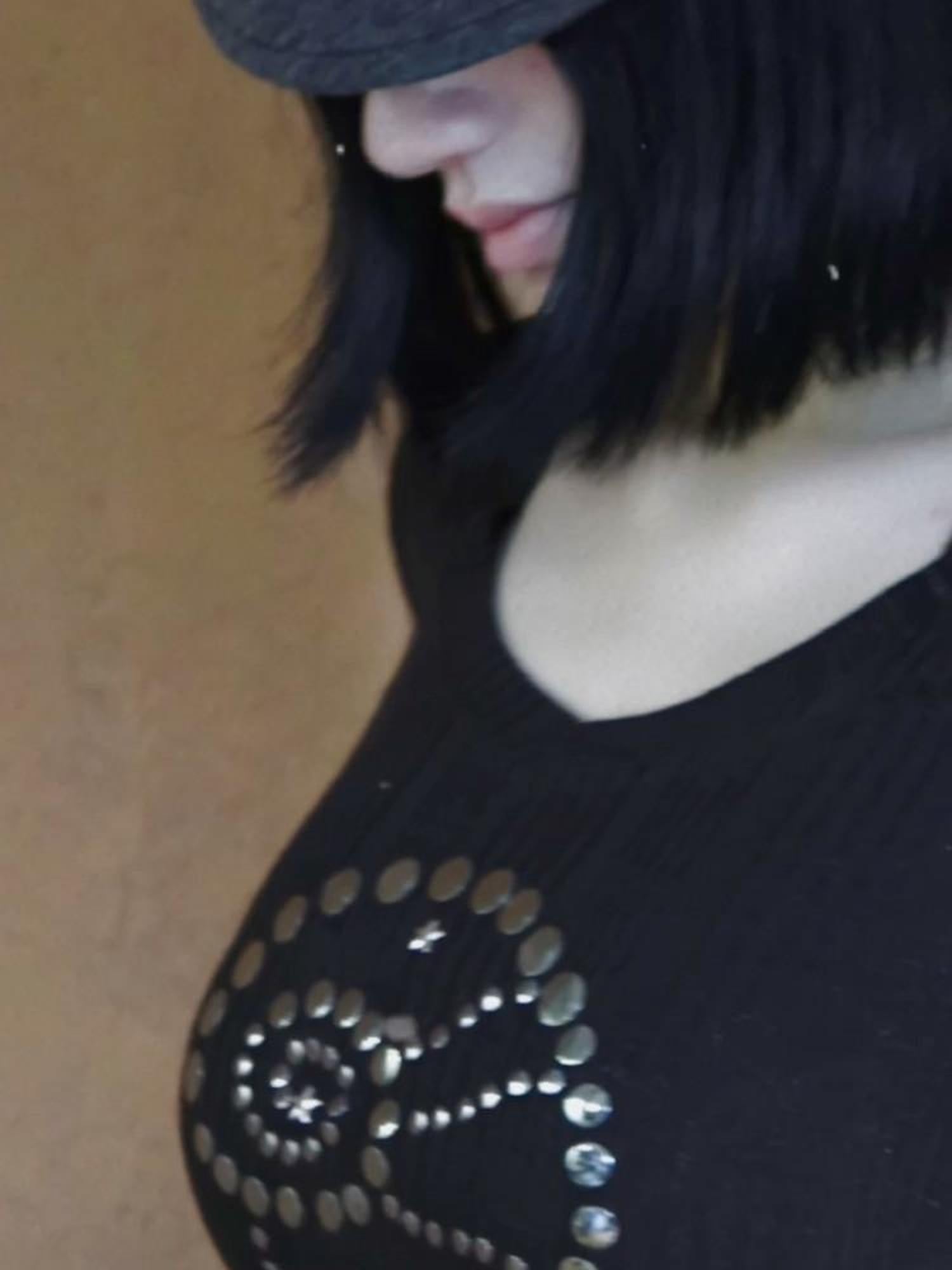 takeabreak Black Studded Conch Rhinestone V-neck Women&