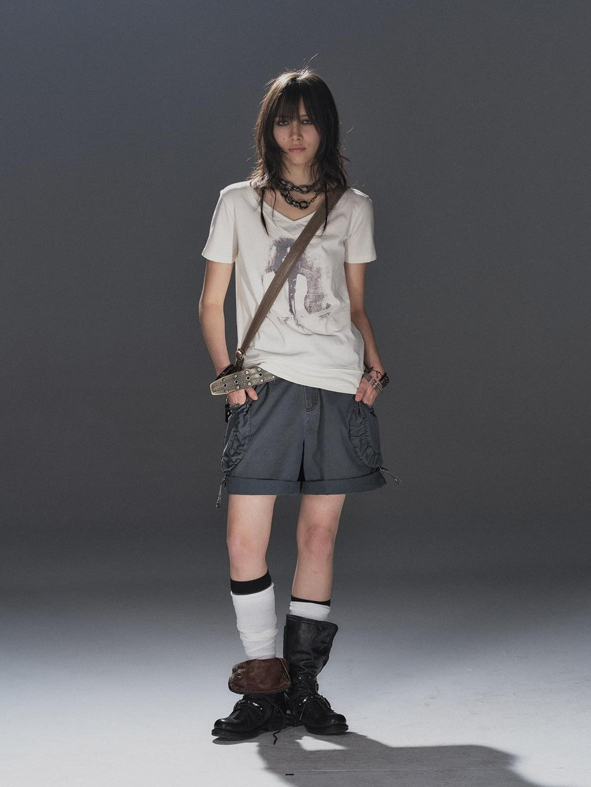 wear And tear Frayed Layered V-neck Portrait Print Women&