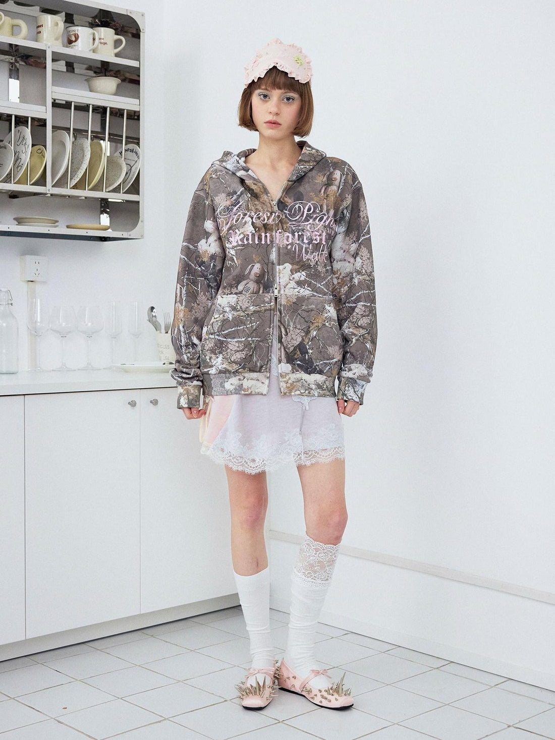 wii wil Cropped Camo Bear Print Lettering Women&